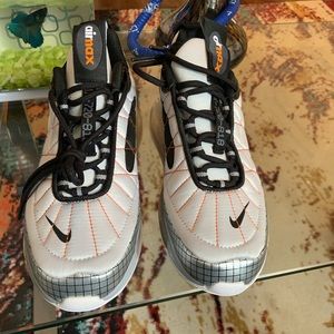 AirMax 720 women’s size 7